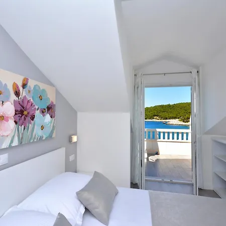 Stonehouse 2 * Milna (Hvar)