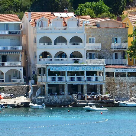 Stonehouse 2 Milna (Hvar)