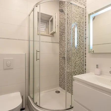 Stonehouse 2 Apartman *