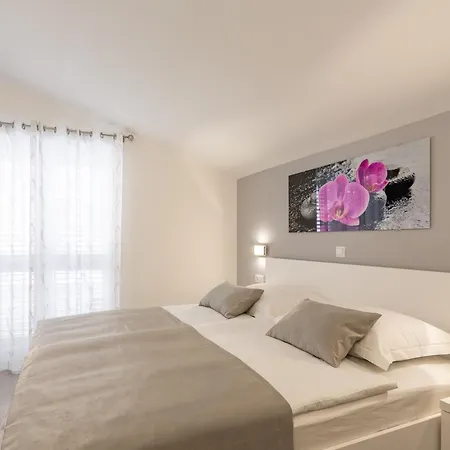 Stonehouse 2 Apartman *