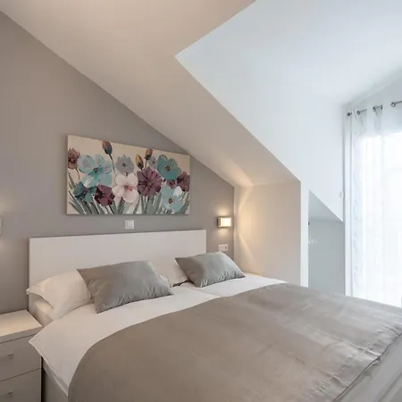 Stonehouse 2 * Milna (Hvar)