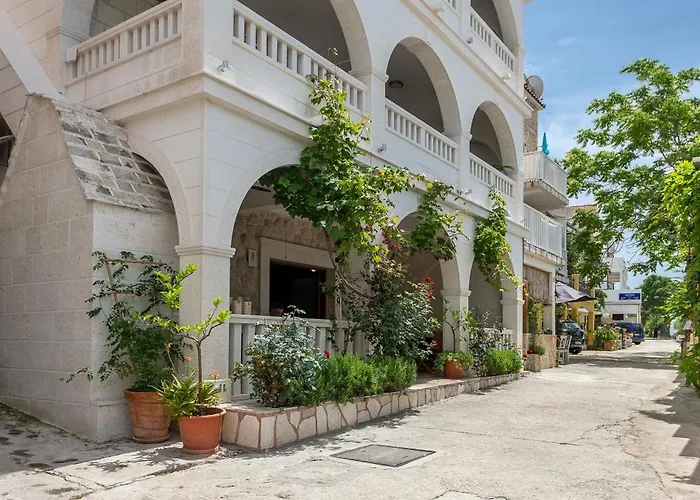 Stonehouse 2 * Milna (Hvar)