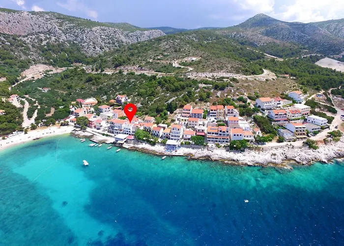 Stonehouse 2 Milna (Hvar)