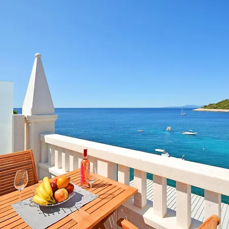 Stonehouse 2 Daire Milna (Hvar)