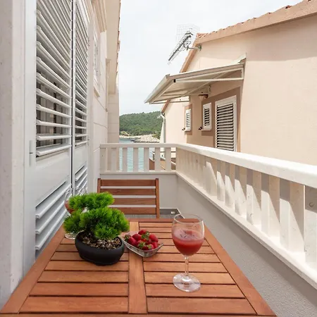 Stonehouse 2 Daire Milna (Hvar)